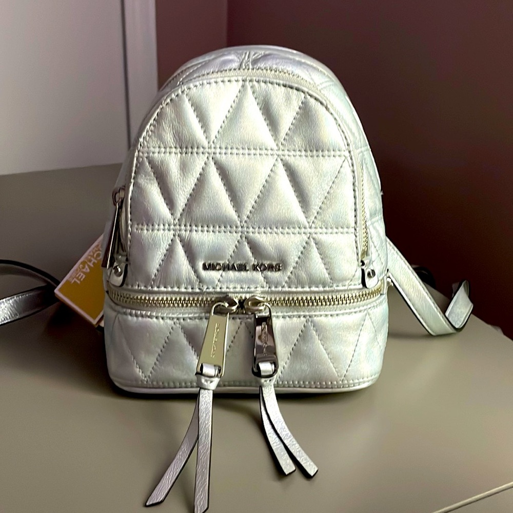NWT MICHAEL KORS MINI SILVER BACKPACK 🎒